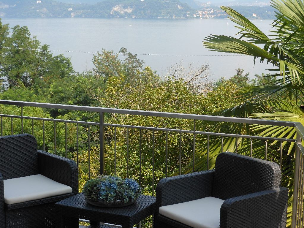Belgirate Villa vista lago 3 camere con giardino e terrazzo